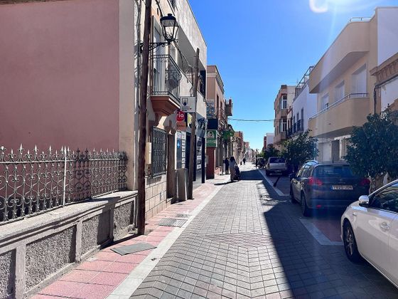 Foto 1 de Venta de casa en Centro - Almería de 7 habitaciones con terraza y piscina