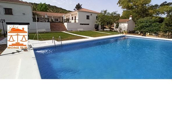 Foto 2 de Chalet en venta en calle Dehesa de Almajar de 20 habitaciones con terraza y piscina