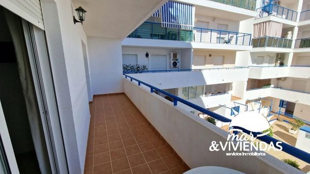 Foto 2 de Venta de piso en Playa de Garrucha de 2 habitaciones con terraza y piscina