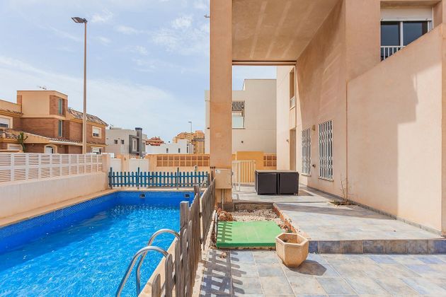 Foto 1 de Chalet en venta en calle Grecia de 3 habitaciones con piscina y aire acondicionado