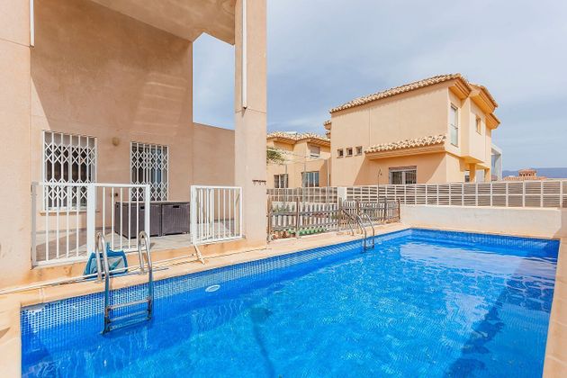 Foto 2 de Chalet en venta en calle Grecia de 3 habitaciones con piscina y aire acondicionado