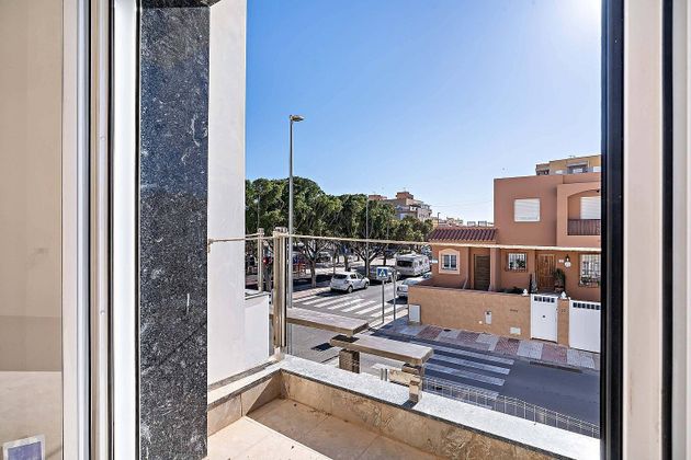 Foto 2 de Venta de casa en calle Serranía de Ronda de 4 habitaciones con terraza y balcón