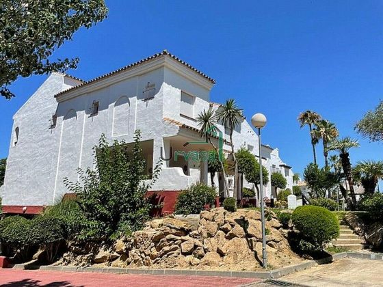 Foto 1 de Casa adossada en venda a Costa Ballena - Largo norte de 3 habitacions amb terrassa i piscina