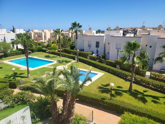 Foto 1 de Casa adossada en venda a El Playazo de 3 habitacions amb terrassa i piscina
