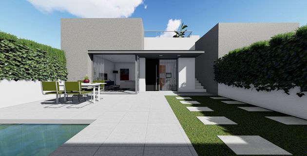 Foto 1 de Casa adossada en venda a calle Marte de 2 habitacions amb terrassa i piscina