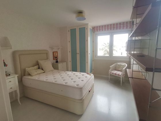 Foto 1 de Alquiler de piso en Centro - Almería de 4 habitaciones con muebles y balcón