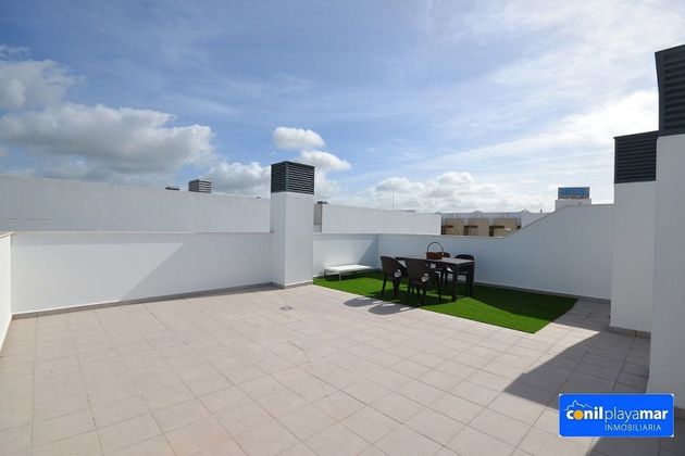 Foto 2 de Àtic en venda a calle De Marzo de 2 habitacions amb terrassa i piscina