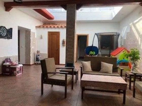 Foto 2 de Casa adossada en venda a Centro - Puerto de Santa María (El) de 7 habitacions amb terrassa i balcó
