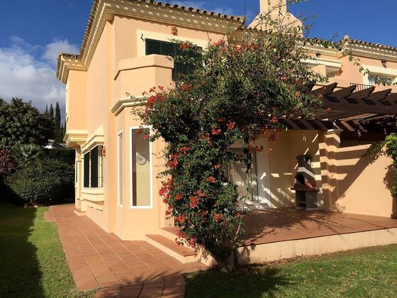 Foto 1 de Casa en lloguer a La Alcaidesa de 3 habitacions amb terrassa i piscina