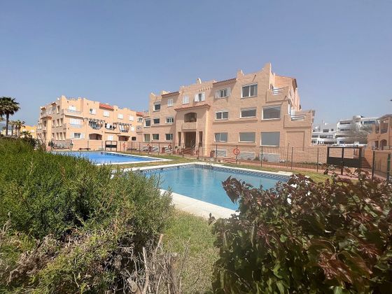 Foto 1 de Dúplex en lloguer a calle Mar Cantabrico de 2 habitacions amb terrassa i piscina