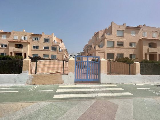 Foto 2 de Alquiler de dúplex en calle Mar Cantabrico de 2 habitaciones con terraza y piscina