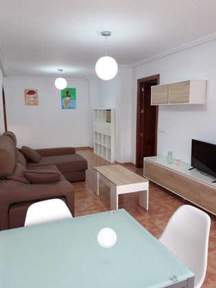 Foto 2 de Pis en lloguer a Reconquista-San José Artesano-El Rosario de 3 habitacions amb mobles i aire acondicionat