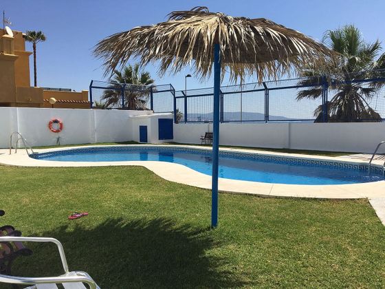 Foto 1 de Pis en lloguer a El Rinconcillo de 2 habitacions amb terrassa i piscina