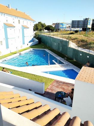 Foto 1 de Àtic en lloguer a El Rinconcillo de 2 habitacions amb terrassa i piscina