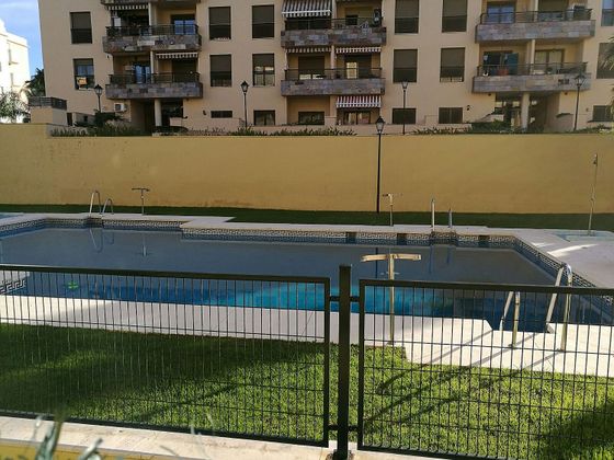 Foto 2 de Pis en lloguer a El Rinconcillo de 2 habitacions amb terrassa i piscina