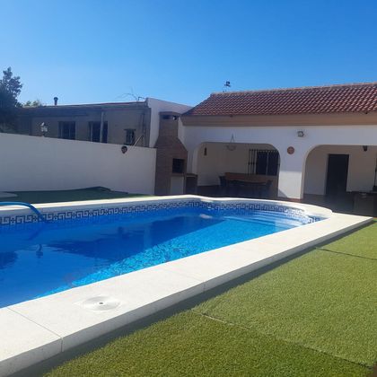 Foto 1 de Alquiler de chalet en El Rinconcillo de 4 habitaciones con terraza y piscina