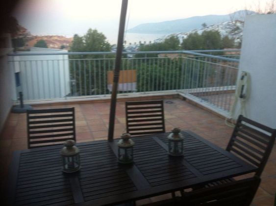 Foto 2 de Dúplex en lloguer a San García de 2 habitacions amb terrassa i piscina