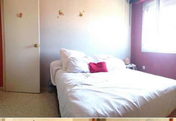 Foto 2 de Casa adossada en lloguer a San García de 3 habitacions amb mobles