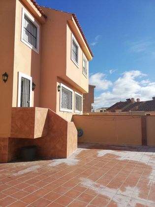 Foto 2 de Casa en lloguer a San García de 3 habitacions amb terrassa i garatge