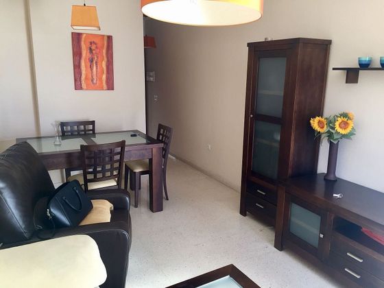 Foto 1 de Casa adossada en lloguer a El Rinconcillo de 2 habitacions amb mobles i aire acondicionat
