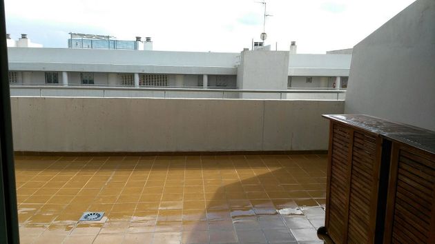 Foto 2 de Alquiler de piso en Bajadilla - Fuente Nueva de 2 habitaciones con terraza y piscina