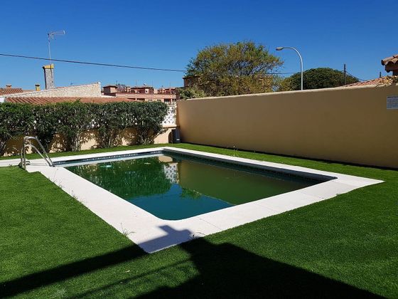 Foto 1 de Casa adossada en lloguer a El Rinconcillo de 2 habitacions amb terrassa i piscina