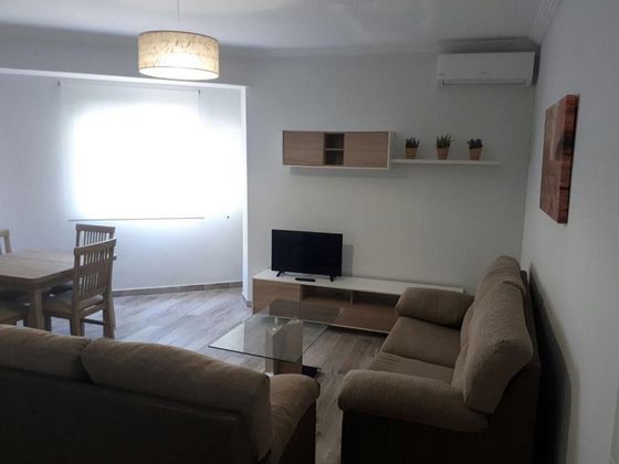 Foto 2 de Piso en alquiler en La Granja-La Colina-Los Pastores de 4 habitaciones con muebles y aire acondicionado