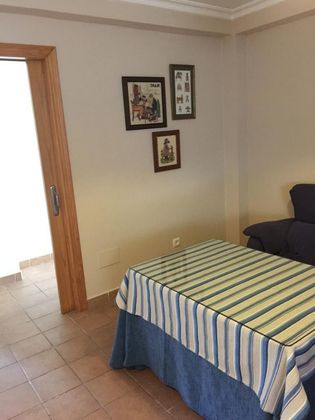 Foto 2 de Pis en lloguer a Casco Antiguo de 3 habitacions amb mobles i aire acondicionat