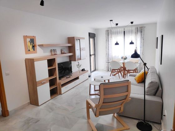Foto 2 de Piso en alquiler en Reconquista-San José Artesano-El Rosario de 3 habitaciones con garaje y muebles