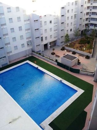 Foto 1 de Piso en alquiler en La Granja-La Colina-Los Pastores de 1 habitación con terraza y piscina