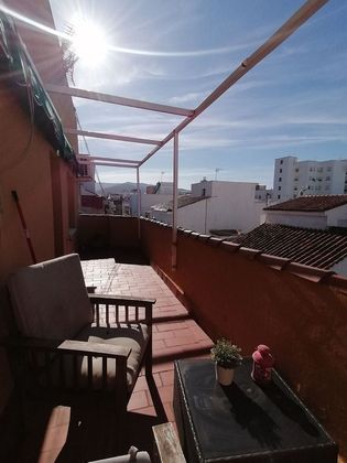 Foto 1 de Àtic en lloguer a Casco Antiguo de 1 habitació amb terrassa i mobles