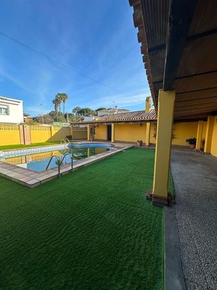 Foto 1 de Alquiler de chalet en El Rinconcillo de 3 habitaciones con terraza y piscina