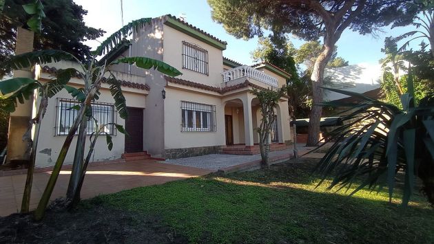 Foto 1 de Xalet en venda a Bonanza-Avda de Huelva-Bº Andalucia de 5 habitacions amb terrassa i jardí
