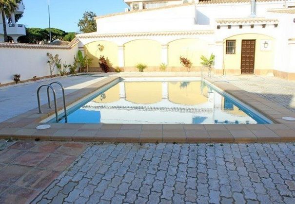 Foto 1 de Xalet en venda a Sancti Petri - La Barrosa de 5 habitacions amb terrassa i piscina
