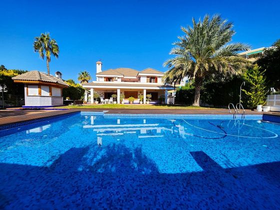 Foto 1 de Xalet en venda a El Puerto de 5 habitacions amb terrassa i piscina