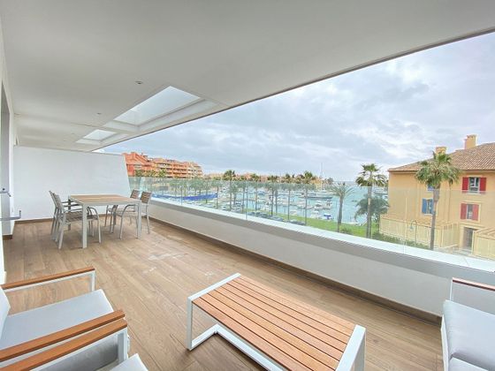 Foto 2 de Piso en venta en Puerto de Sotogrande-La Marina de 2 habitaciones con terraza y piscina