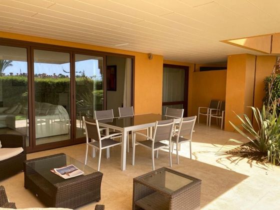 Foto 2 de Pis en venda a Puerto de Sotogrande-La Marina de 3 habitacions amb terrassa i piscina