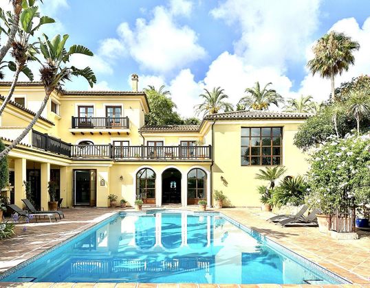 Foto 1 de Chalet en venta en Sotogrande Alto de 5 habitaciones con terraza y piscina