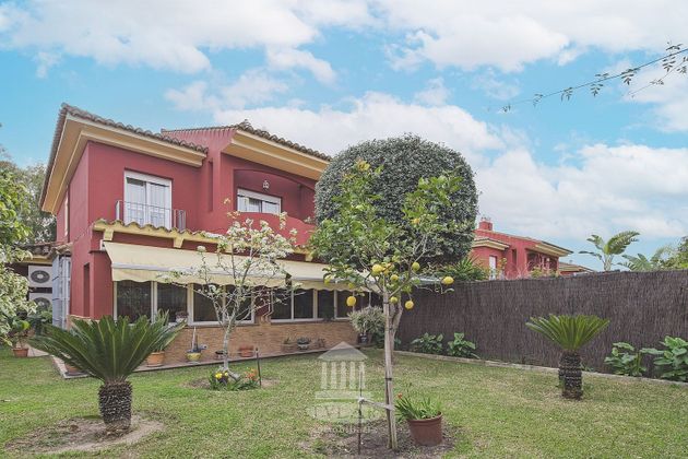Foto 1 de Venta de casa en Vistahermosa  - Fuentebravía de 4 habitaciones con terraza y jardín