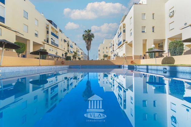Foto 1 de Pis en venda a El Juncal - Vallealto de 3 habitacions amb terrassa i piscina