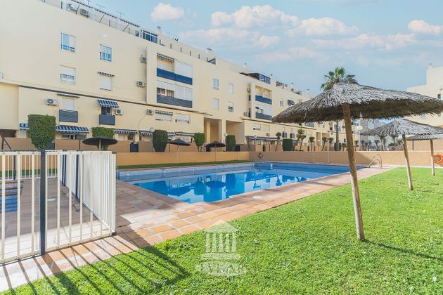 Foto 2 de Pis en venda a El Juncal - Vallealto de 3 habitacions amb terrassa i piscina