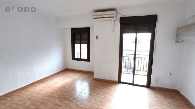 Foto 2 de Venta de piso en calle Don Lope de Sosa de 4 habitaciones con terraza
