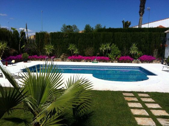 Foto 1 de Chalet en venta en Carlota (La) de 4 habitaciones con piscina y jardín