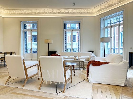 Foto 2 de Piso en alquiler en Trafalgar de 2 habitaciones con muebles y balcón