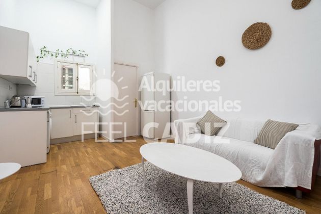 Foto 2 de Pis en lloguer a Centro Histórico - Plaza España de 3 habitacions amb mobles i balcó