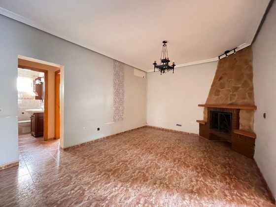 Foto 2 de Casa adossada en venda a plaza Mallorca de 3 habitacions amb terrassa i balcó
