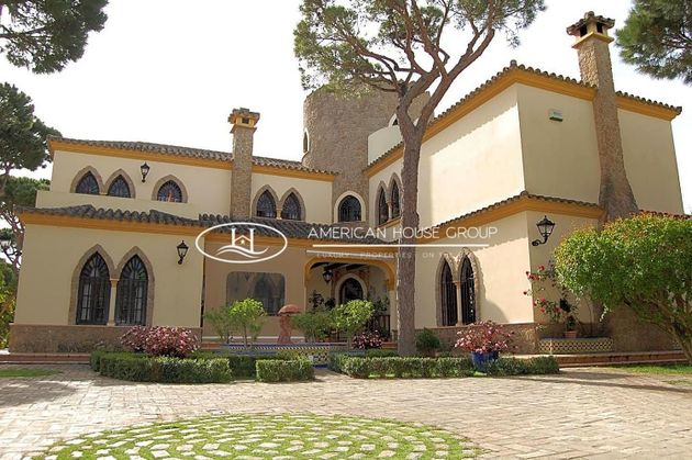 Foto 2 de Chalet en venta en Sancti Petri - La Barrosa de 5 habitaciones con terraza y jardín