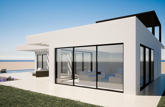 Foto 2 de Chalet en venta en El Faro de Calaburra - Chaparral de 3 habitaciones con terraza y piscina