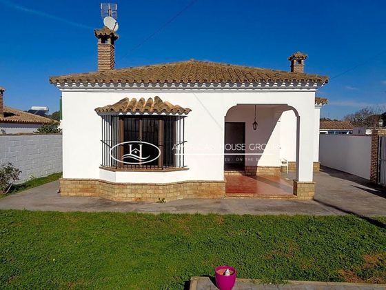 Foto 2 de Chalet en venta en carretera De Fuente Amarga de 3 habitaciones con terraza y piscina