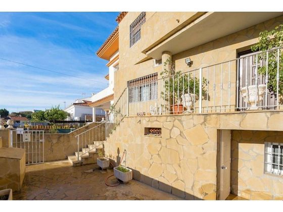 Foto 2 de Casa adossada en venda a San Enrique-Guadiaro-Pueblo Nuevo de 5 habitacions amb terrassa i piscina